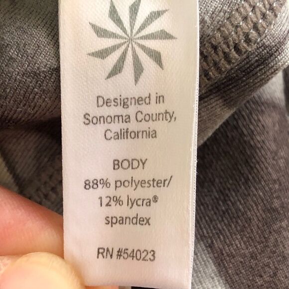 Athleta Diamond Chaturanga Knocker Capri pant, size small - Picture 7 of 10